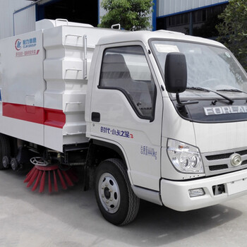 東風多利卡5.5方掃路車與防撞緩沖車 市政環(huán)衛(wèi)與道路安全的雙重保障