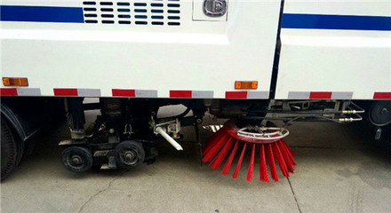 掃路車與洗掃車的區(qū)別及使用原理