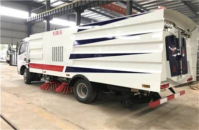 清潔與守護(hù)并行 12方掃路車優(yōu)惠來襲，防撞緩沖車助力城市安全